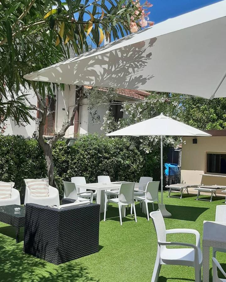 Hotel Arlecchino Риччоне Экстерьер фото