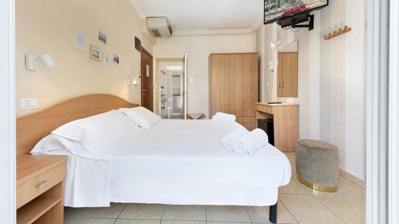 Hotel Arlecchino Риччоне Экстерьер фото